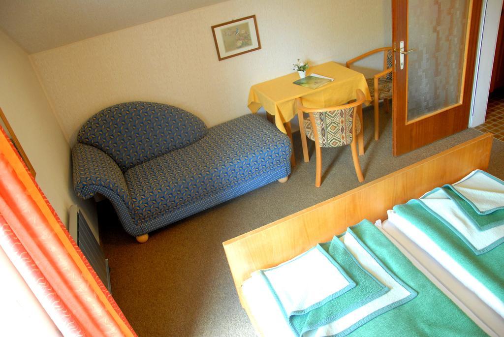Fruehstueckspension Wiesenhaus Miesenbach  Rum bild